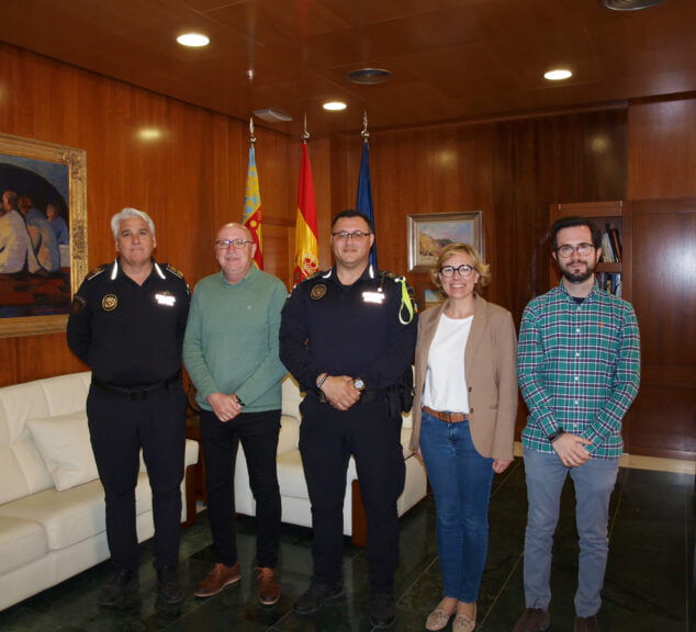 Imagen: Un nuevo agente se suma a la Policía Local de Xàbia