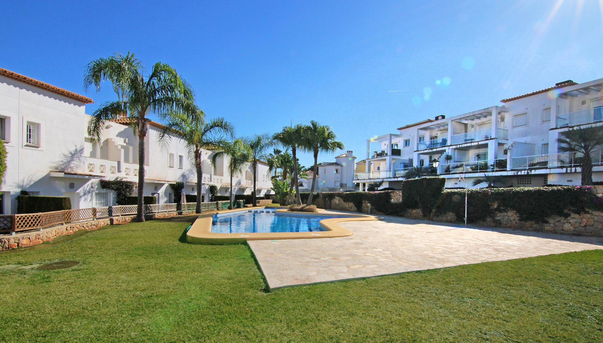 Una piscina comunitaria para disfrutar con amigos o en familia