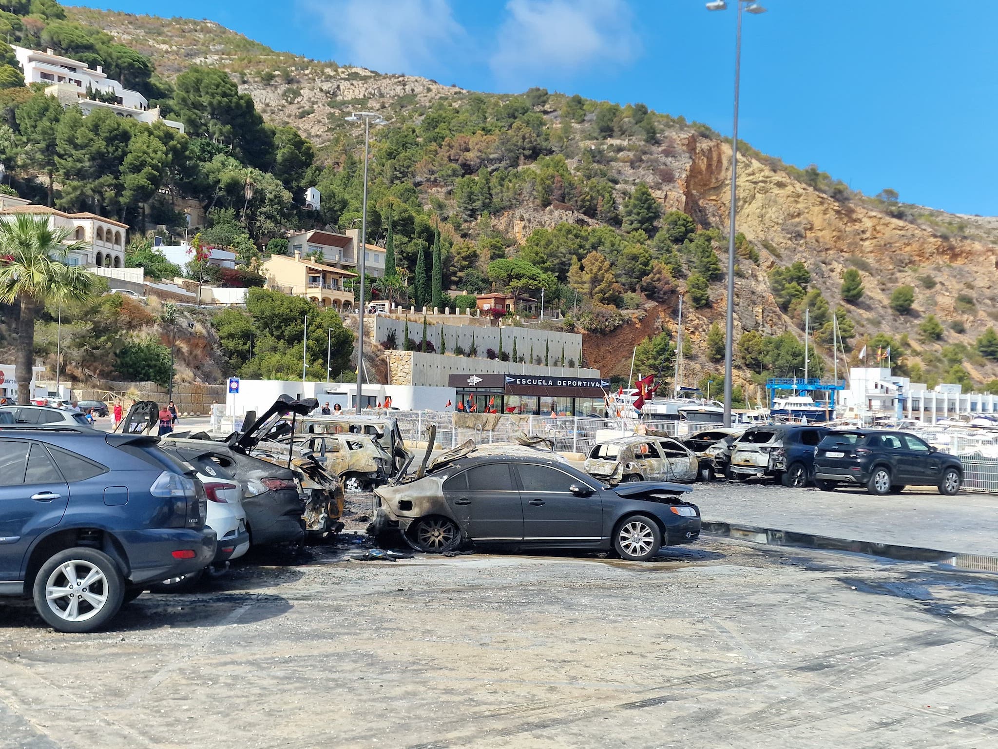 Coches calcinados en un parking de Xàbia 5