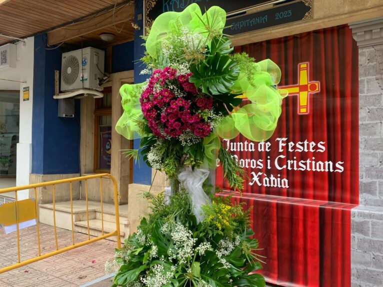 Cruz elaborada por la Junta de Festes de Moros i Cristians de Xàbia (2)