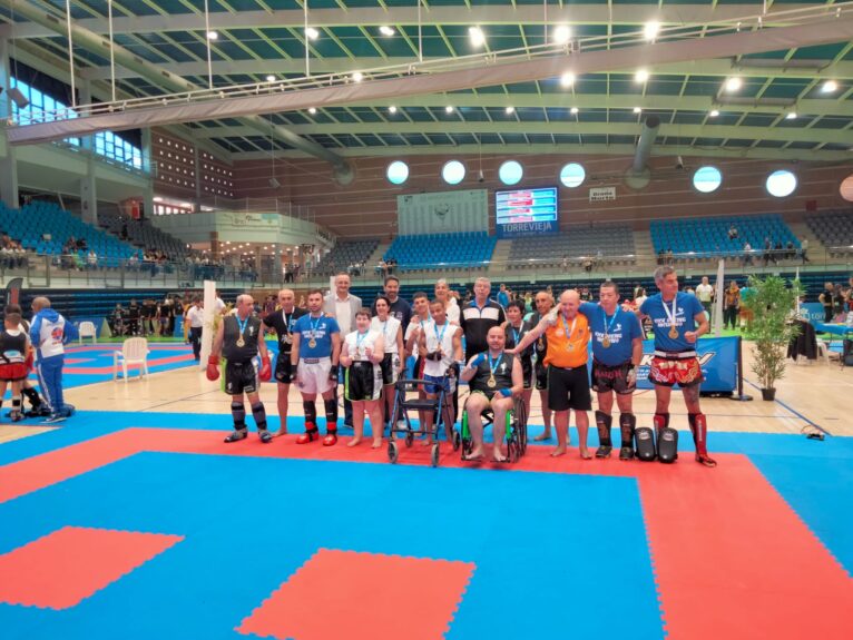 Deportistas del Club Toro Prats de Xàbia compiten en el Campeonato Autonómico de Kick Boxing