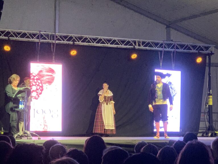 Desfile d'indumentària valenciana Xàbia. Traje de hombre