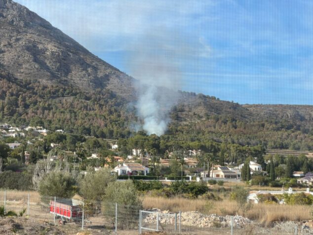 Imagen: Incendio declarado en la falda del Montgó de Xàbia