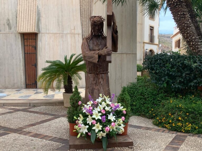 Jesús Nazareno en la entrada de la Parroquia del Mar