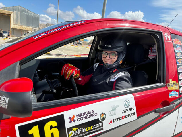 Imagen: Maya Serrat, piloto de Xàbia, en Villena