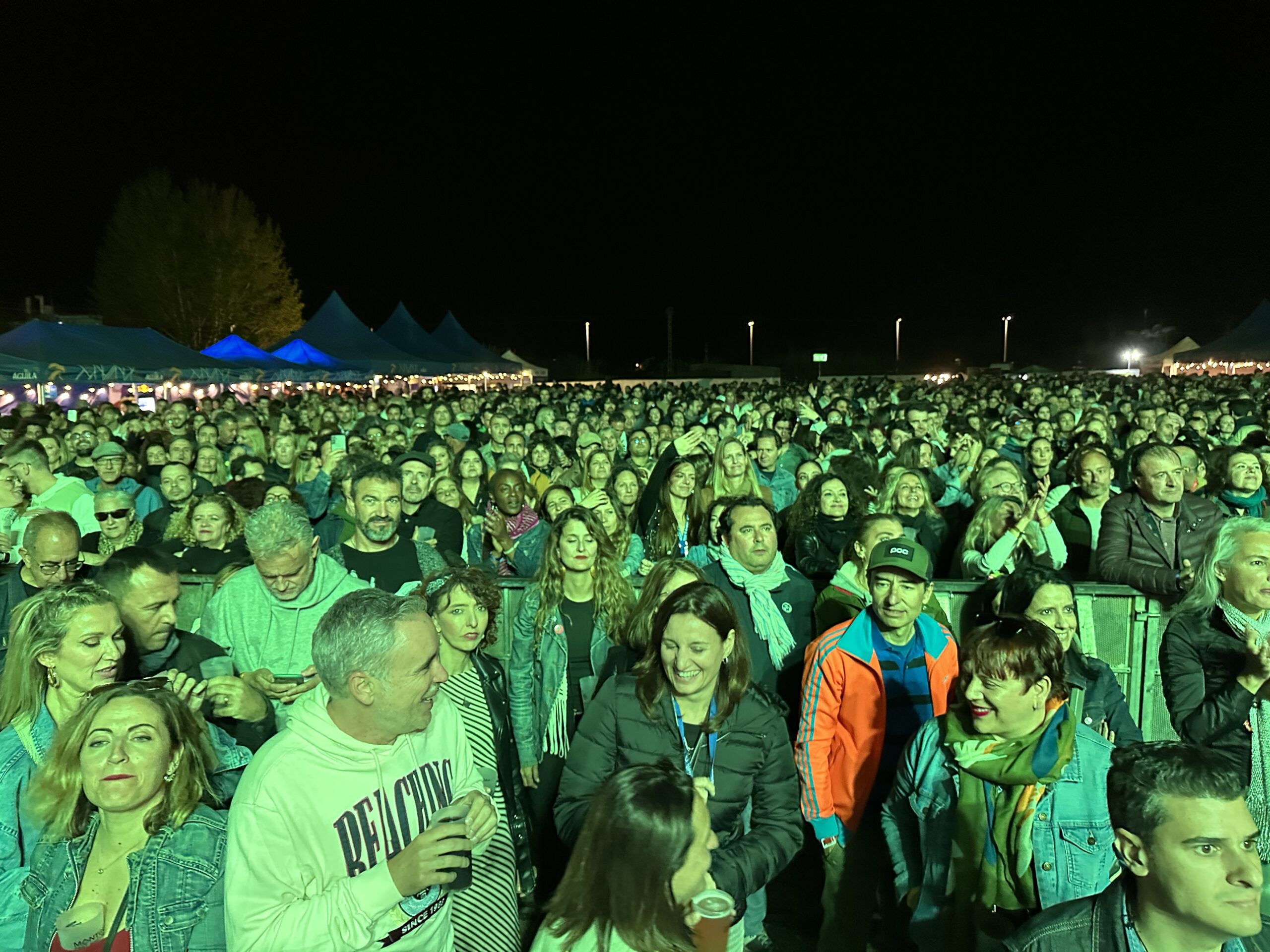 Numeroso público en el concierto de Chambao en el Montgó Fest Xàbia 2024 (20)