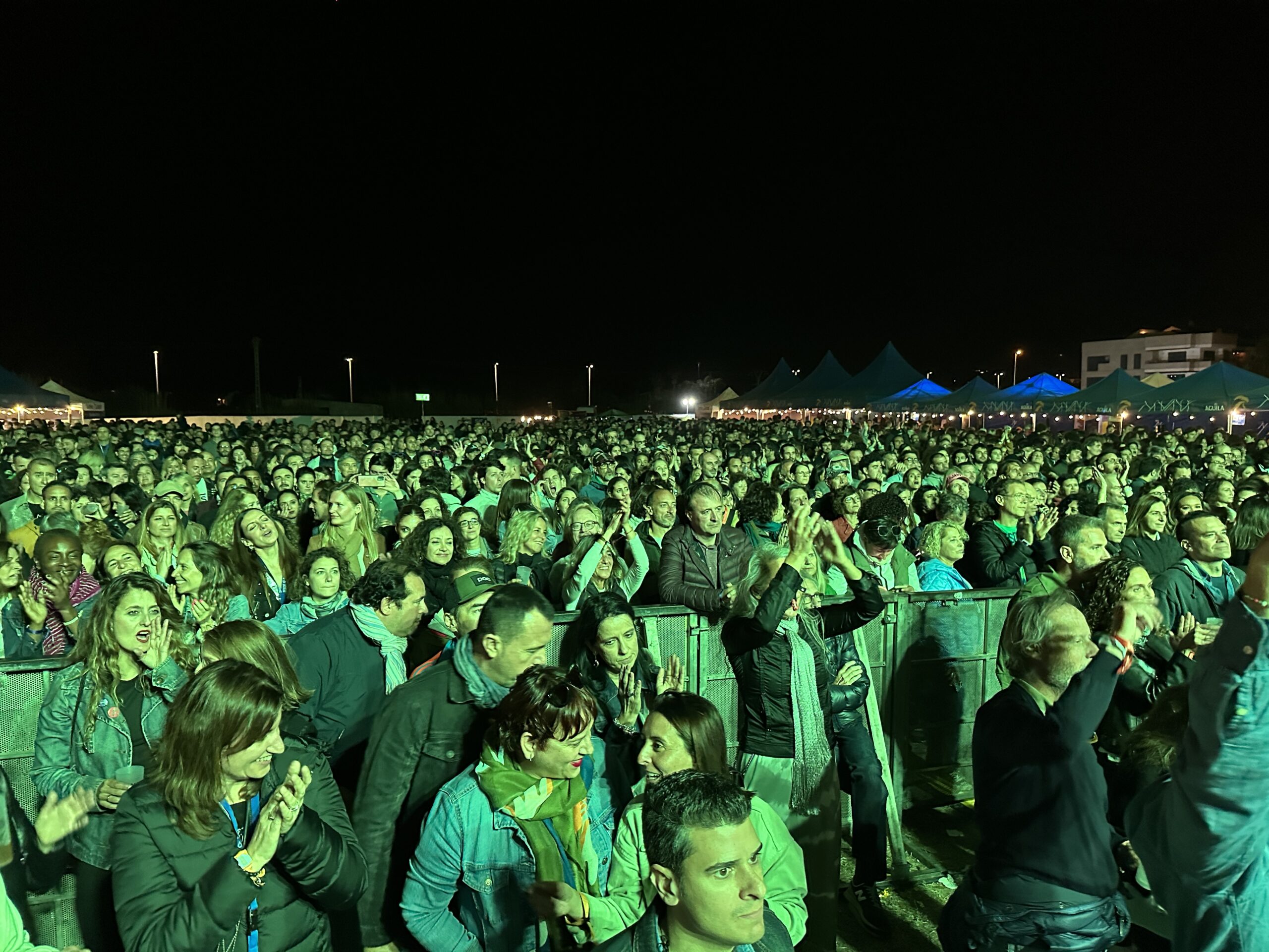 Numeroso público en el concierto de Chambao en el Montgó Fest Xàbia 2024 (21)