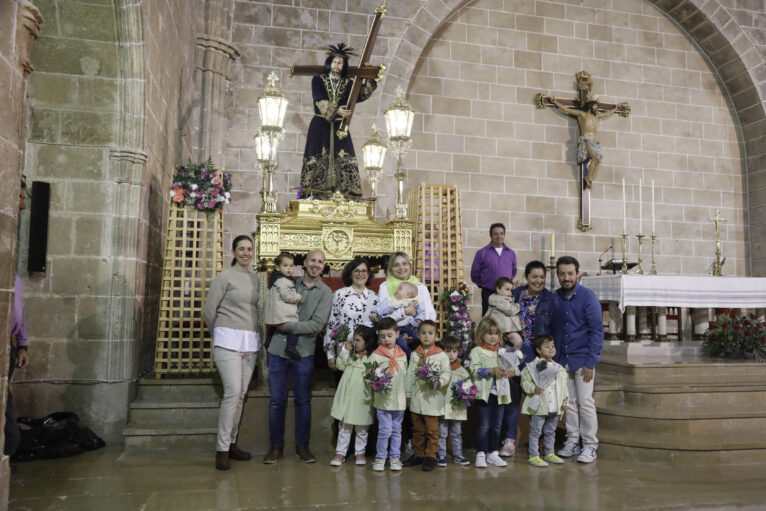 Ofrenda de flores a Jesús Nazareno (44)