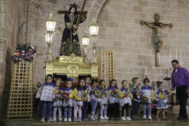 Ofrenda de flores a Jesús Nazareno (45)