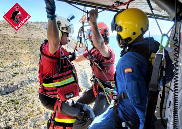 Imagen: Rescate de bomberos en el Cabo de San Antonio