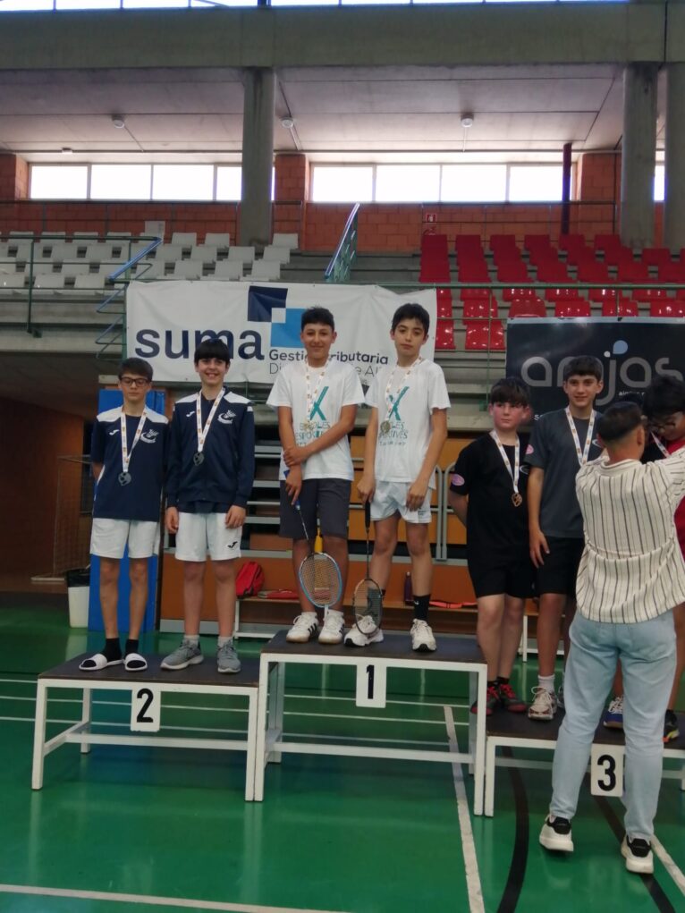 Podio dobles masculino del Campeonato Provincial de Bádminton