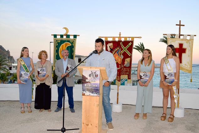 Imagen: Abel Moll durante el acto de presentación del libro y programa de Moros i Cristians Xàbia 2024