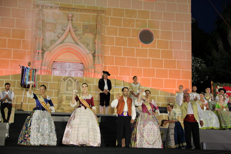 Acto homenaje a reinas y presidentes por el 75 aniversario de Fogueres Xàbia (104)