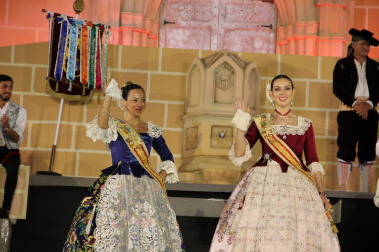 Acto homenaje a reinas y presidentes por el 75 aniversario de Fogueres Xàbia (105)