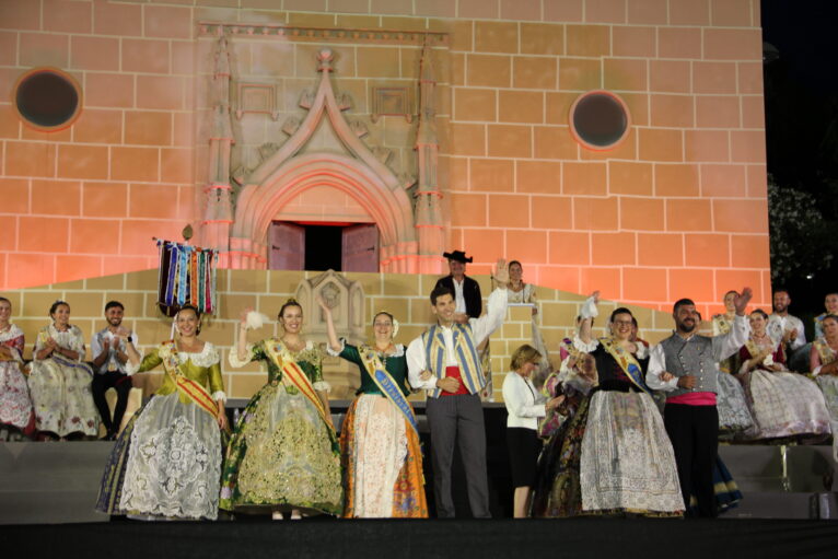 Acto homenaje a reinas y presidentes por el 75 aniversario de Fogueres Xàbia (126)