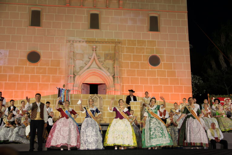 Acto homenaje a reinas y presidentes por el 75 aniversario de Fogueres Xàbia (147)