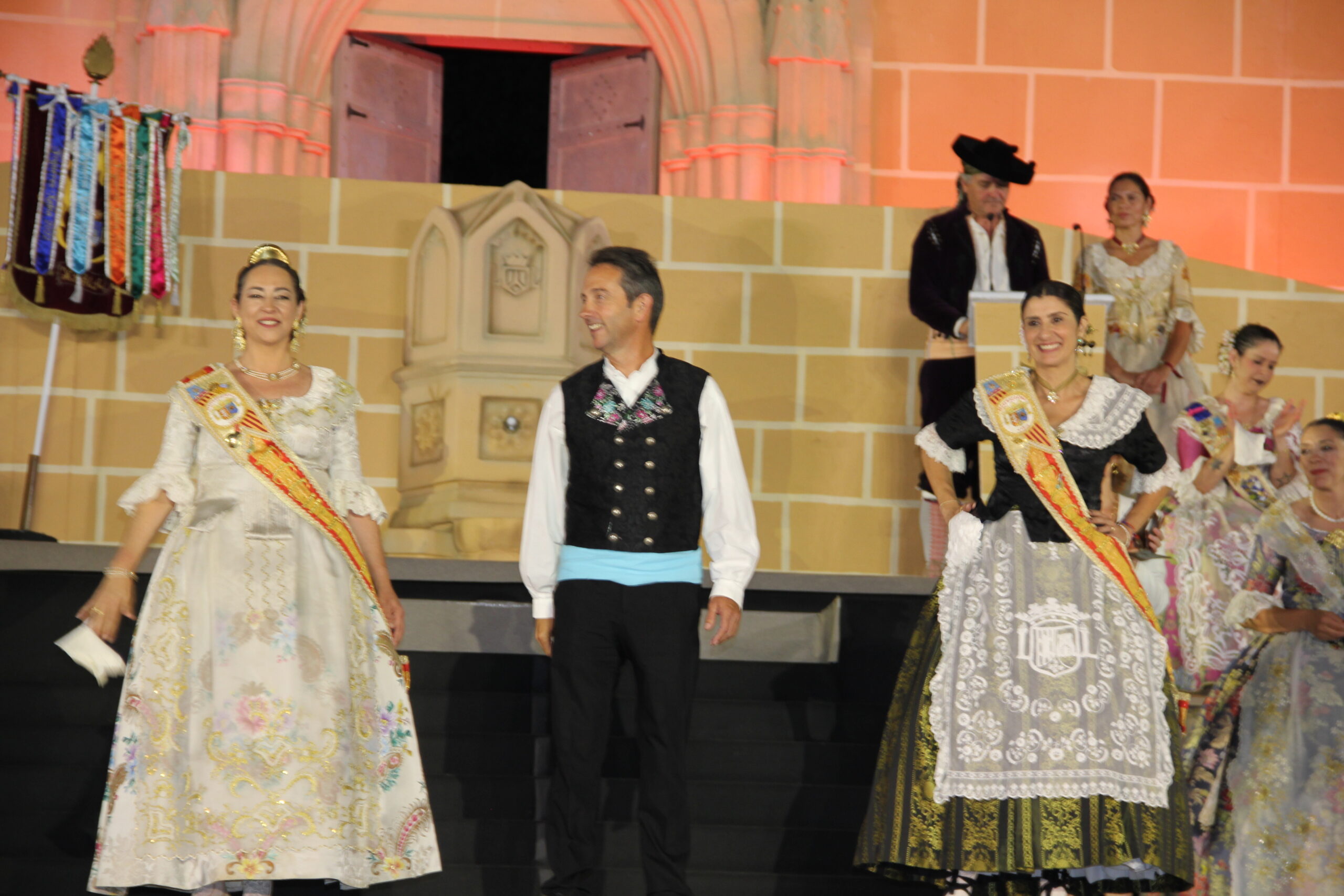 Acto homenaje a reinas y presidentes por el 75 aniversario de Fogueres Xàbia (160)