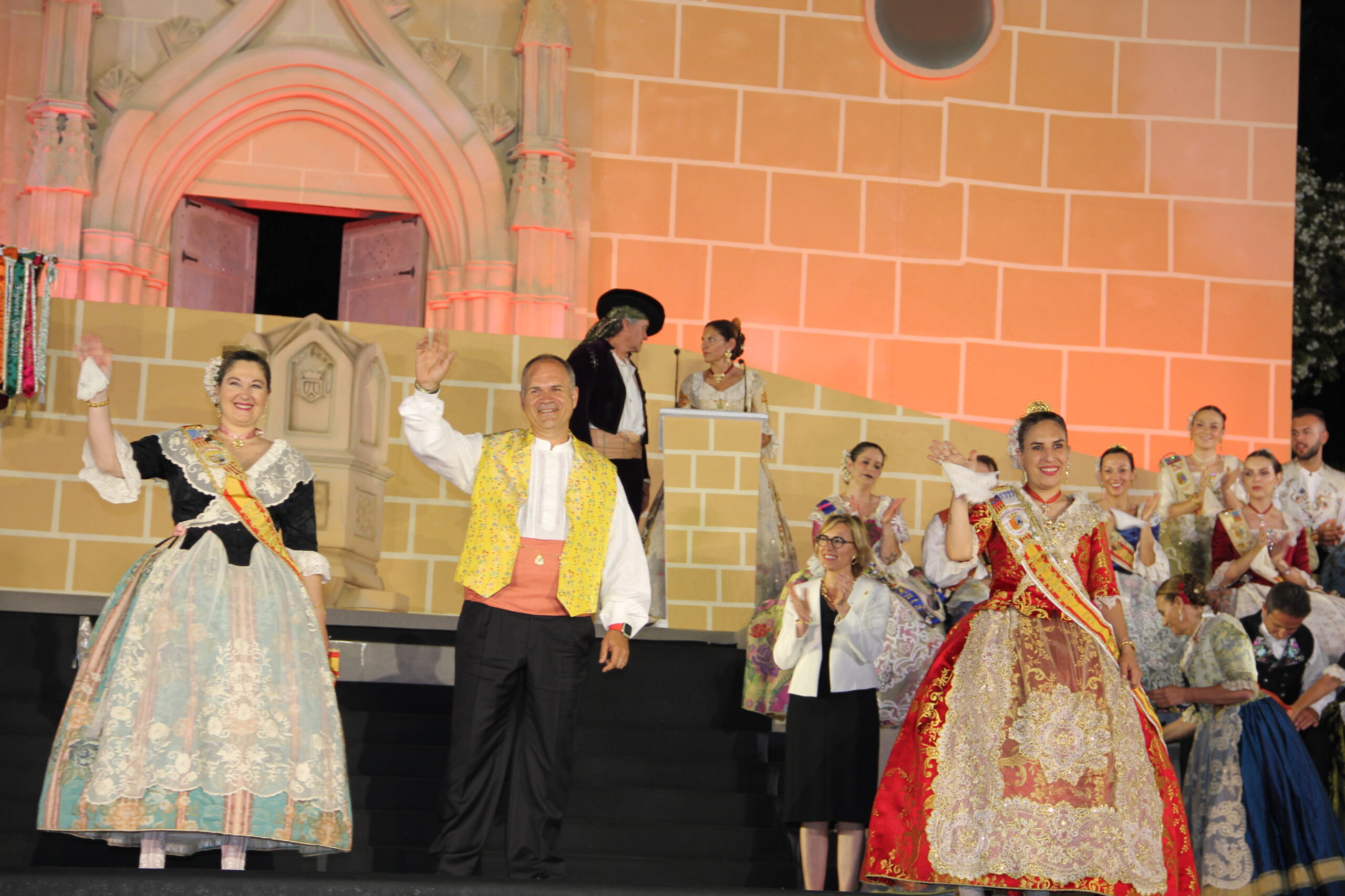 Acto homenaje a reinas y presidentes por el 75 aniversario de Fogueres Xàbia (161)