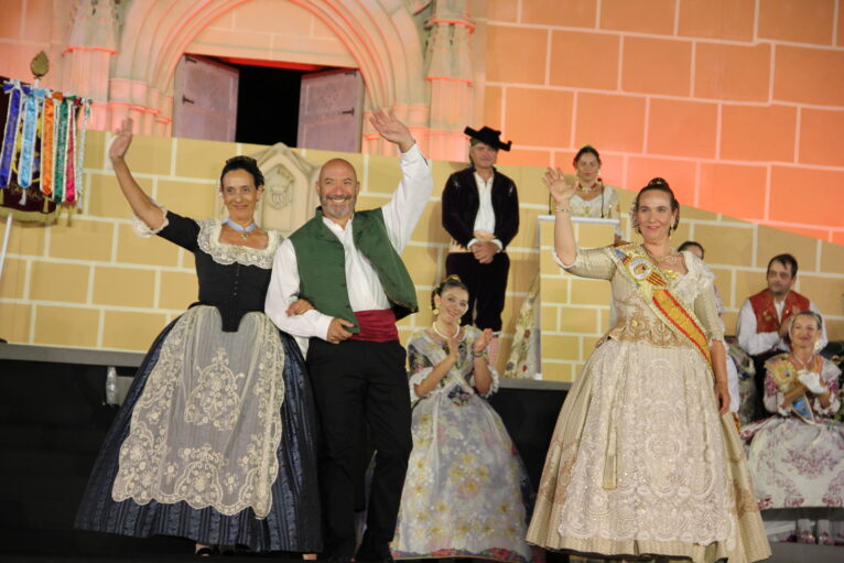 Acto homenaje a reinas y presidentes por el 75 aniversario de Fogueres Xàbia (190)