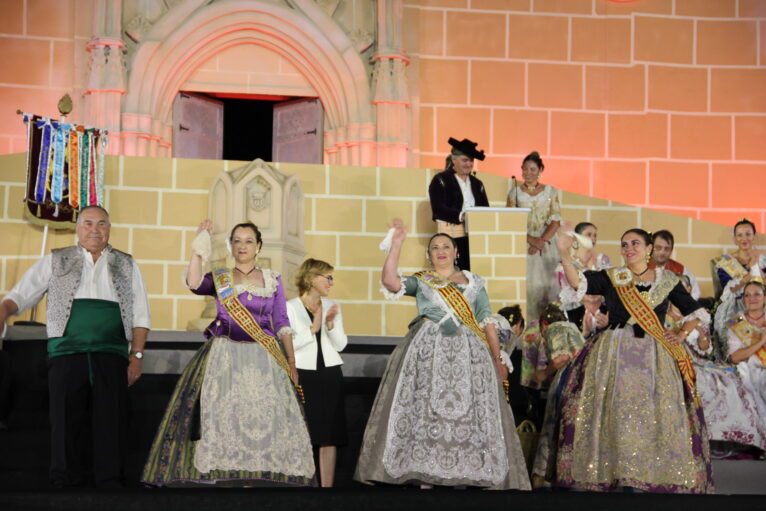 Acto homenaje a reinas y presidentes por el 75 aniversario de Fogueres Xàbia (207)