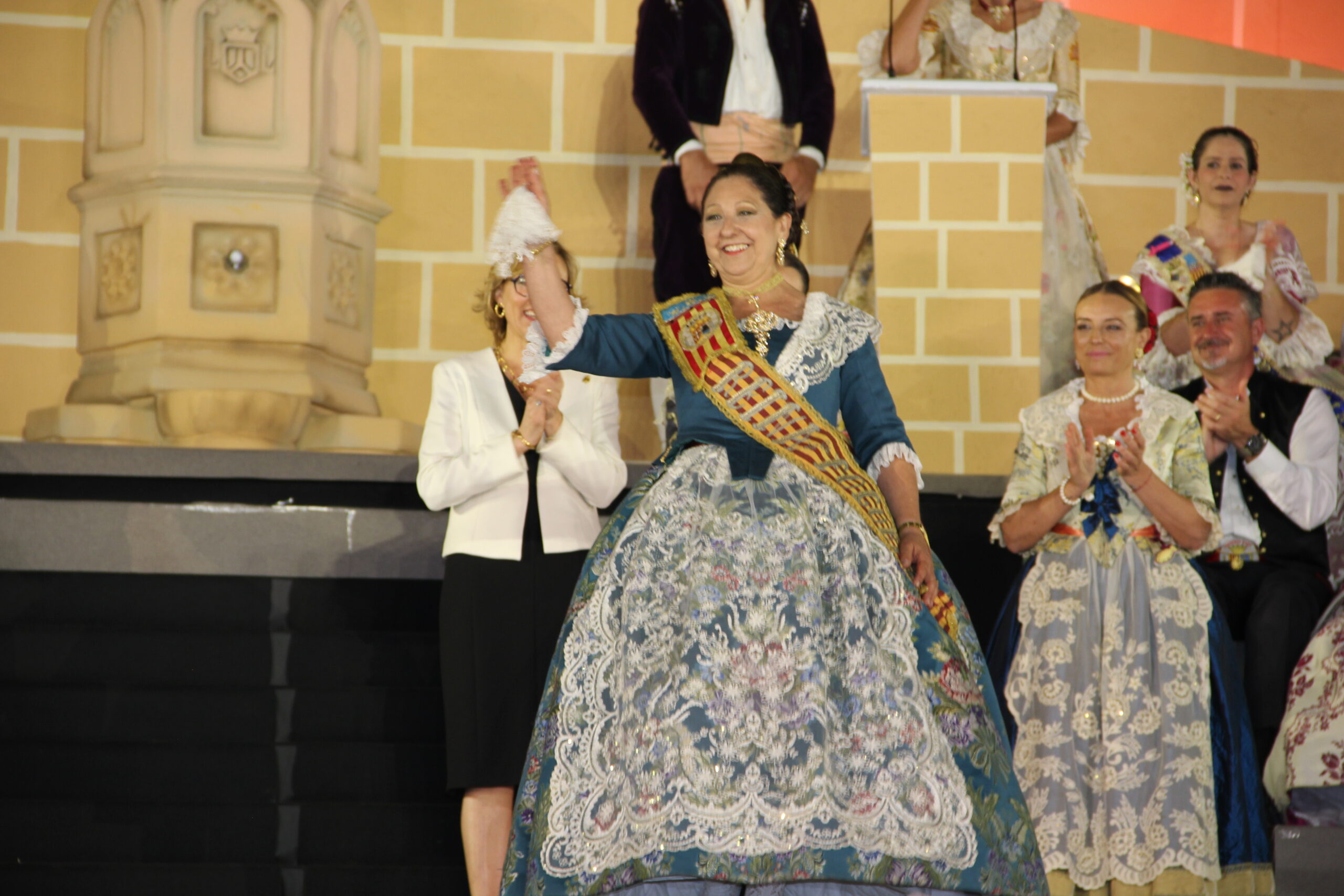 Acto homenaje a reinas y presidentes por el 75 aniversario de Fogueres Xàbia (214)