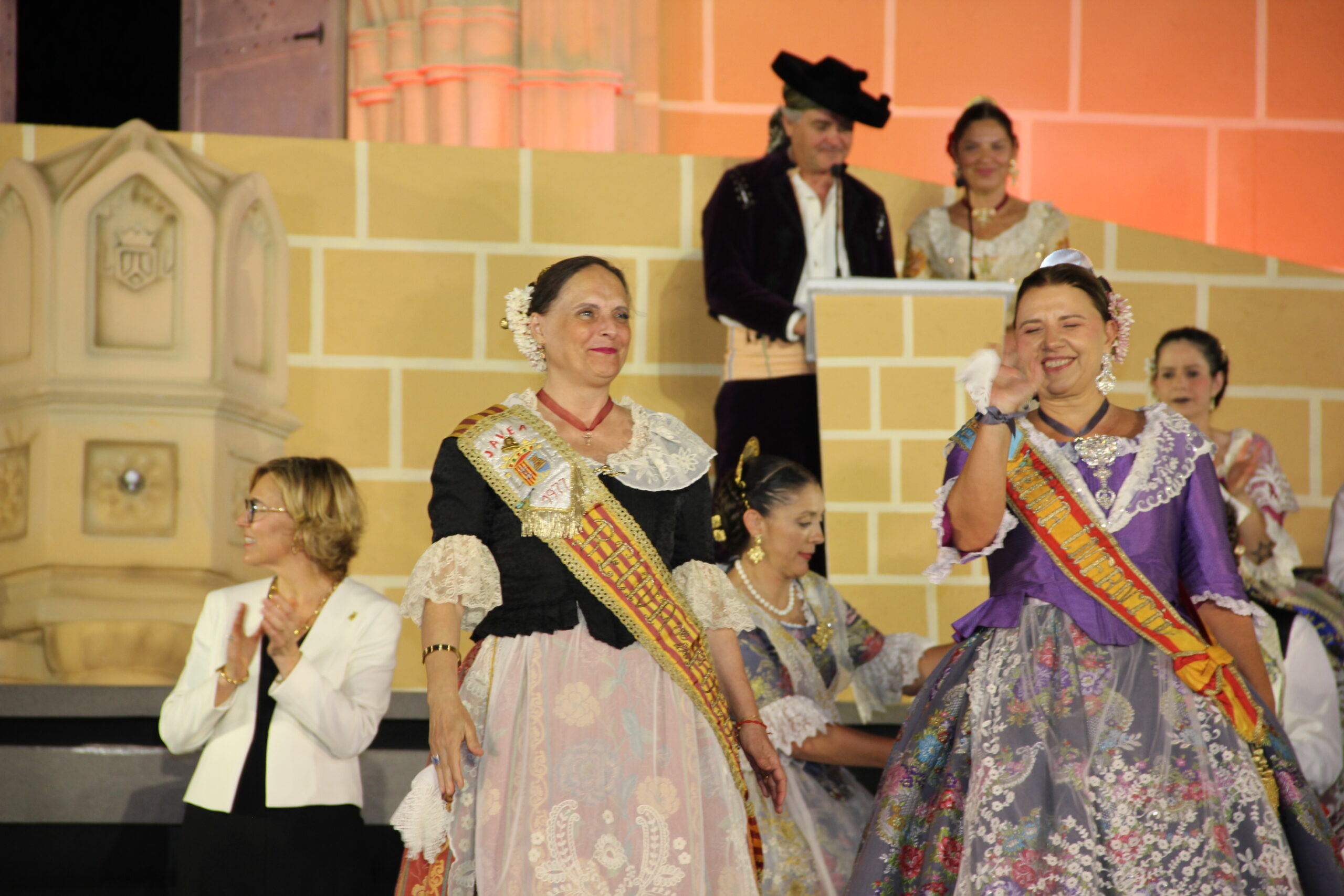 Acto homenaje a reinas y presidentes por el 75 aniversario de Fogueres Xàbia (221)