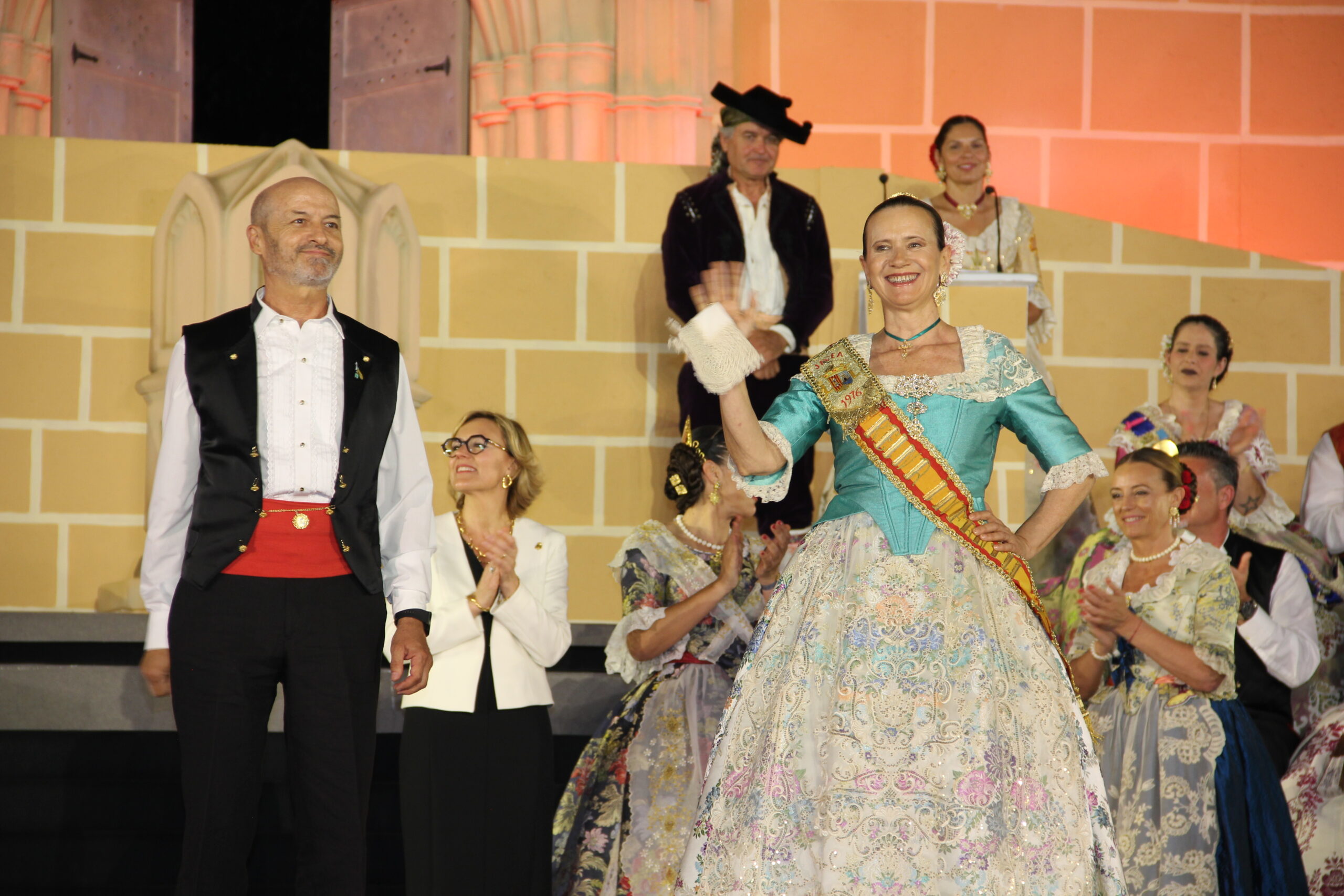 Acto homenaje a reinas y presidentes por el 75 aniversario de Fogueres Xàbia (223)