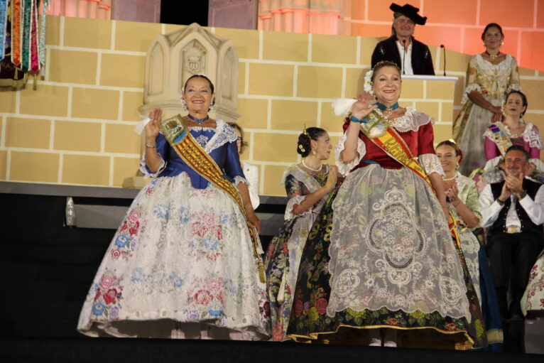 Acto homenaje a reinas y presidentes por el 75 aniversario de Fogueres Xàbia (232)