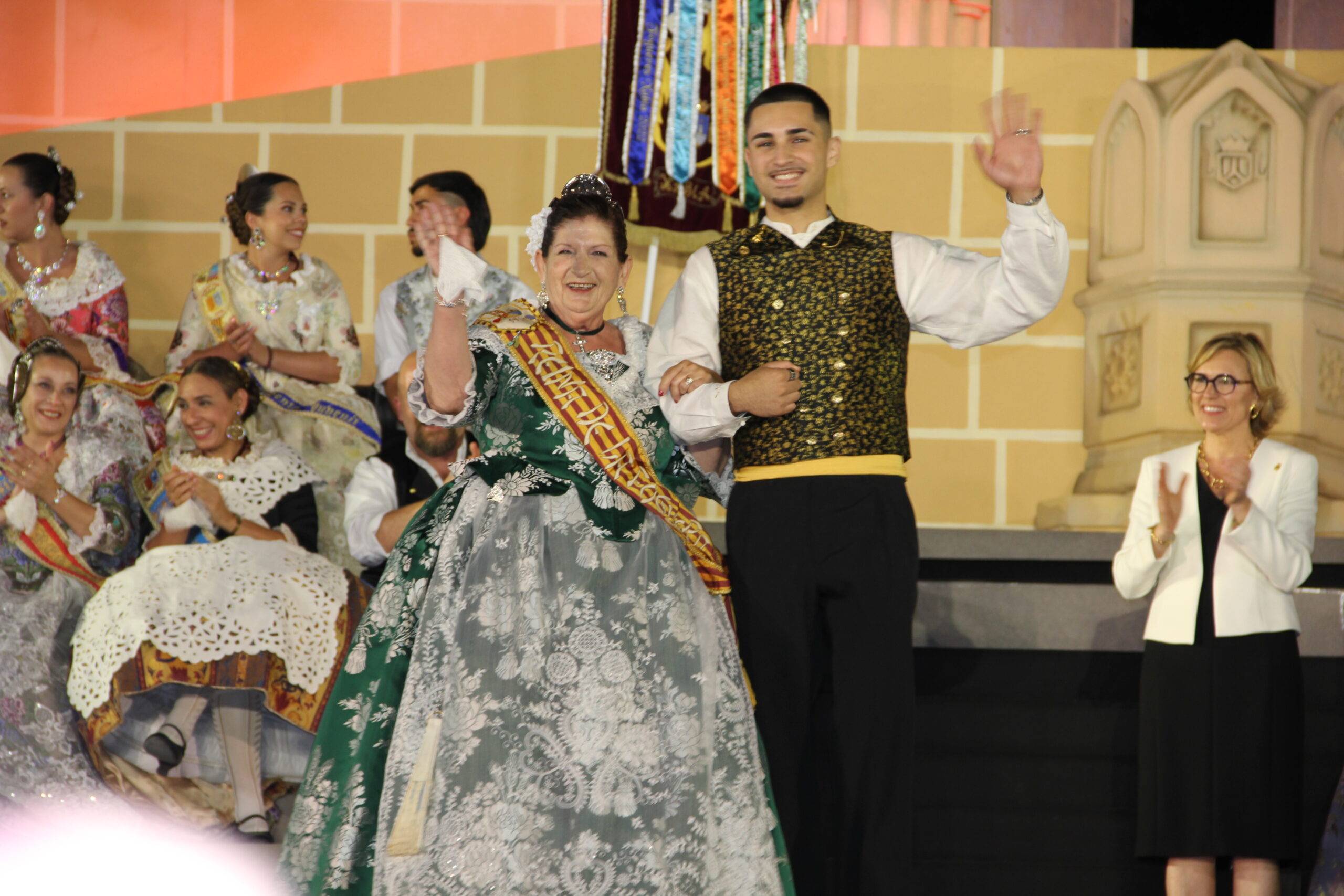 Acto homenaje a reinas y presidentes por el 75 aniversario de Fogueres Xàbia (237)