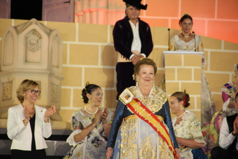 Acto homenaje a reinas y presidentes por el 75 aniversario de Fogueres Xàbia (242)