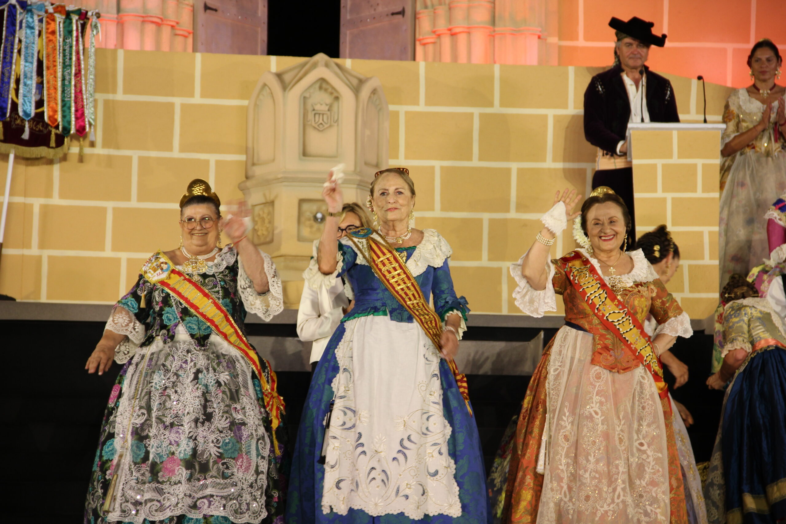 Acto homenaje a reinas y presidentes por el 75 aniversario de Fogueres Xàbia (257)