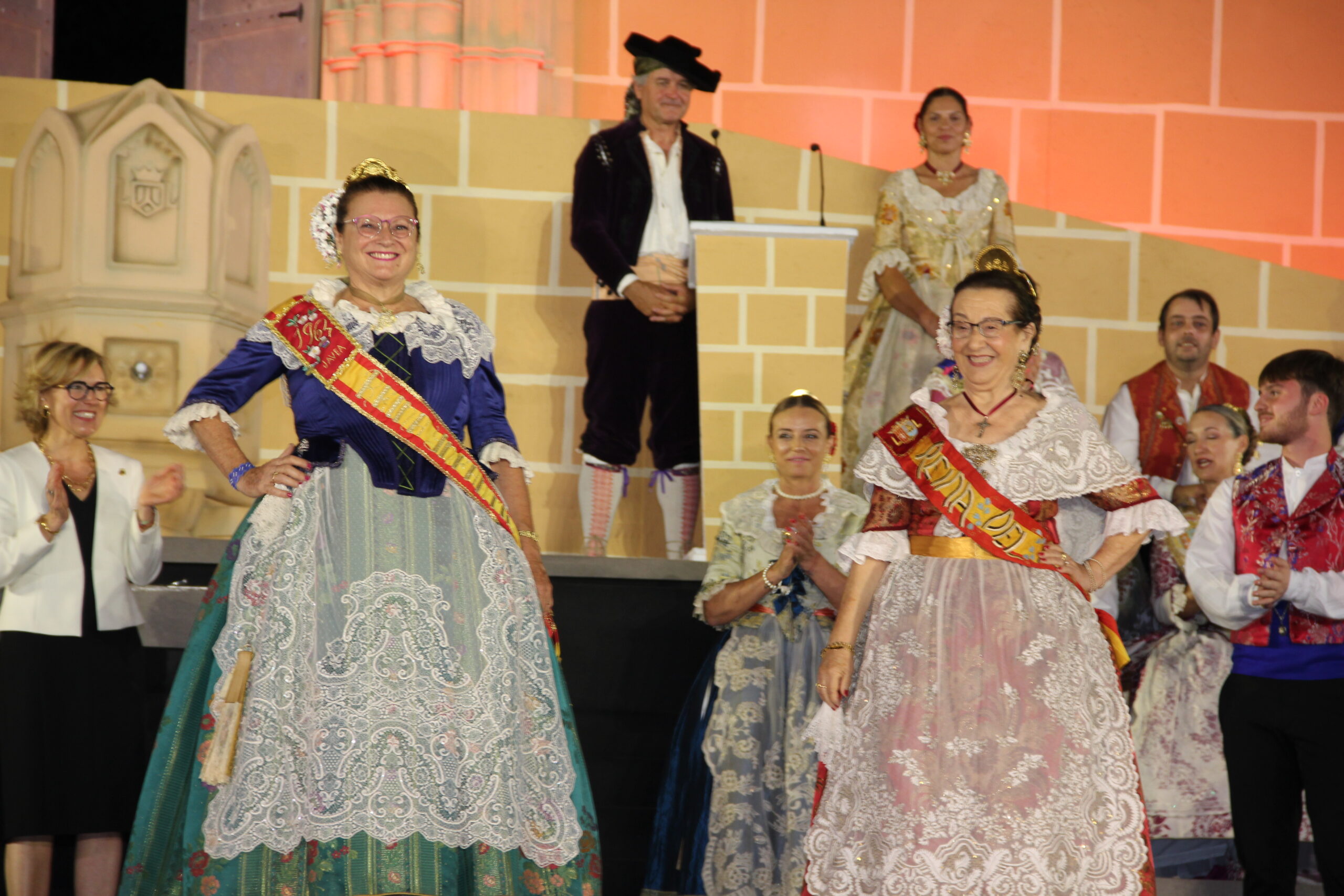 Acto homenaje a reinas y presidentes por el 75 aniversario de Fogueres Xàbia (264)