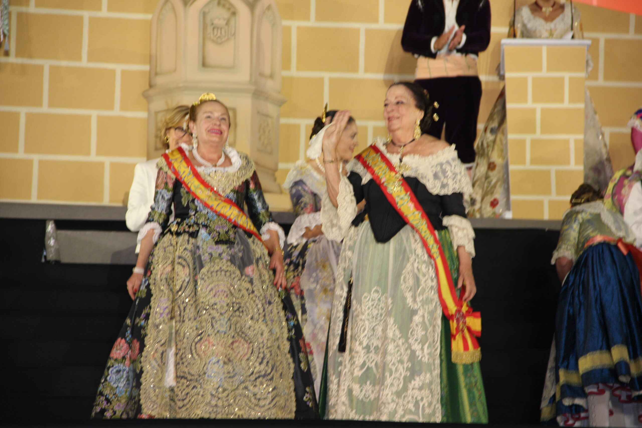 Acto homenaje a reinas y presidentes por el 75 aniversario de Fogueres Xàbia (269)