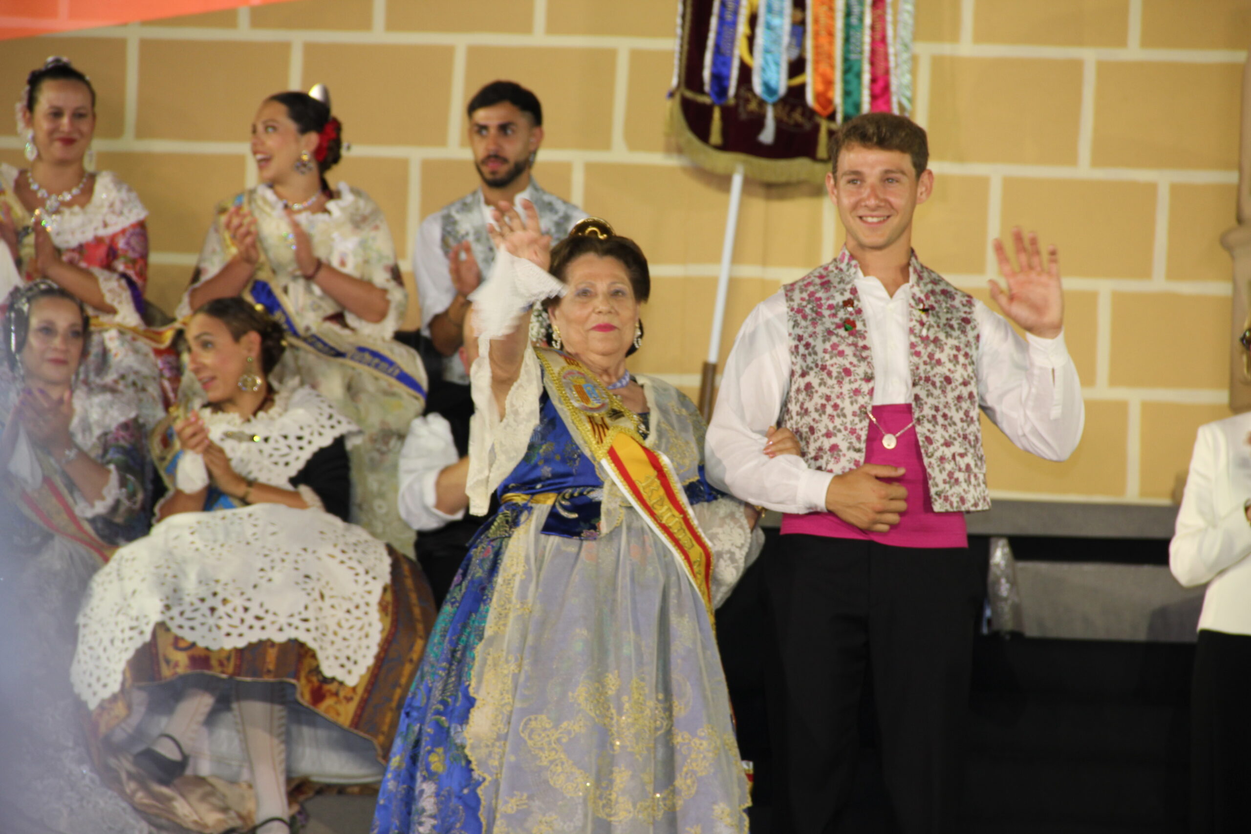 Acto homenaje a reinas y presidentes por el 75 aniversario de Fogueres Xàbia (273)