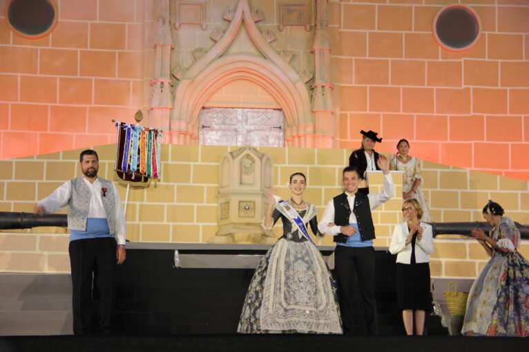 Acto homenaje a reinas y presidentes por el 75 aniversario de Fogueres Xàbia (28)