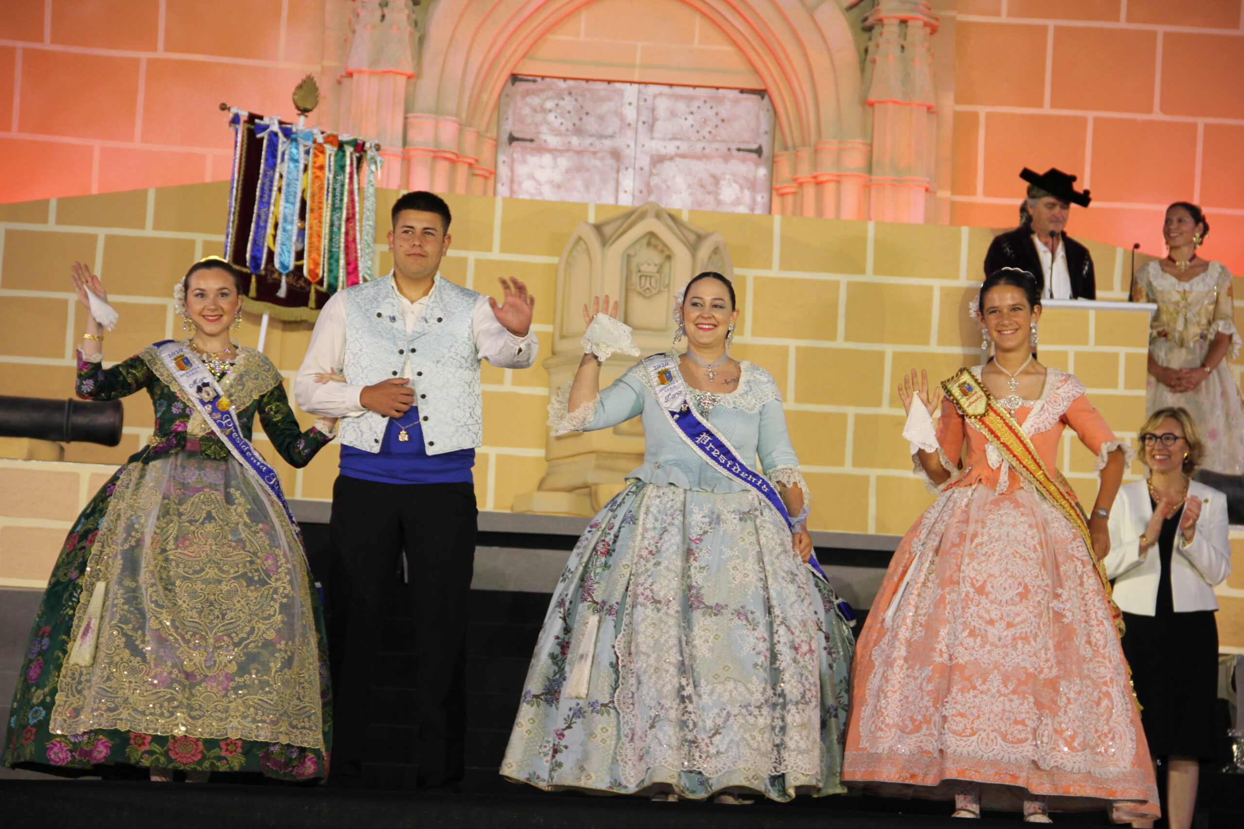 Acto homenaje a reinas y presidentes por el 75 aniversario de Fogueres Xàbia (36)