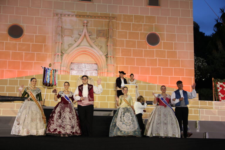 Acto homenaje a reinas y presidentes por el 75 aniversario de Fogueres Xàbia (41)