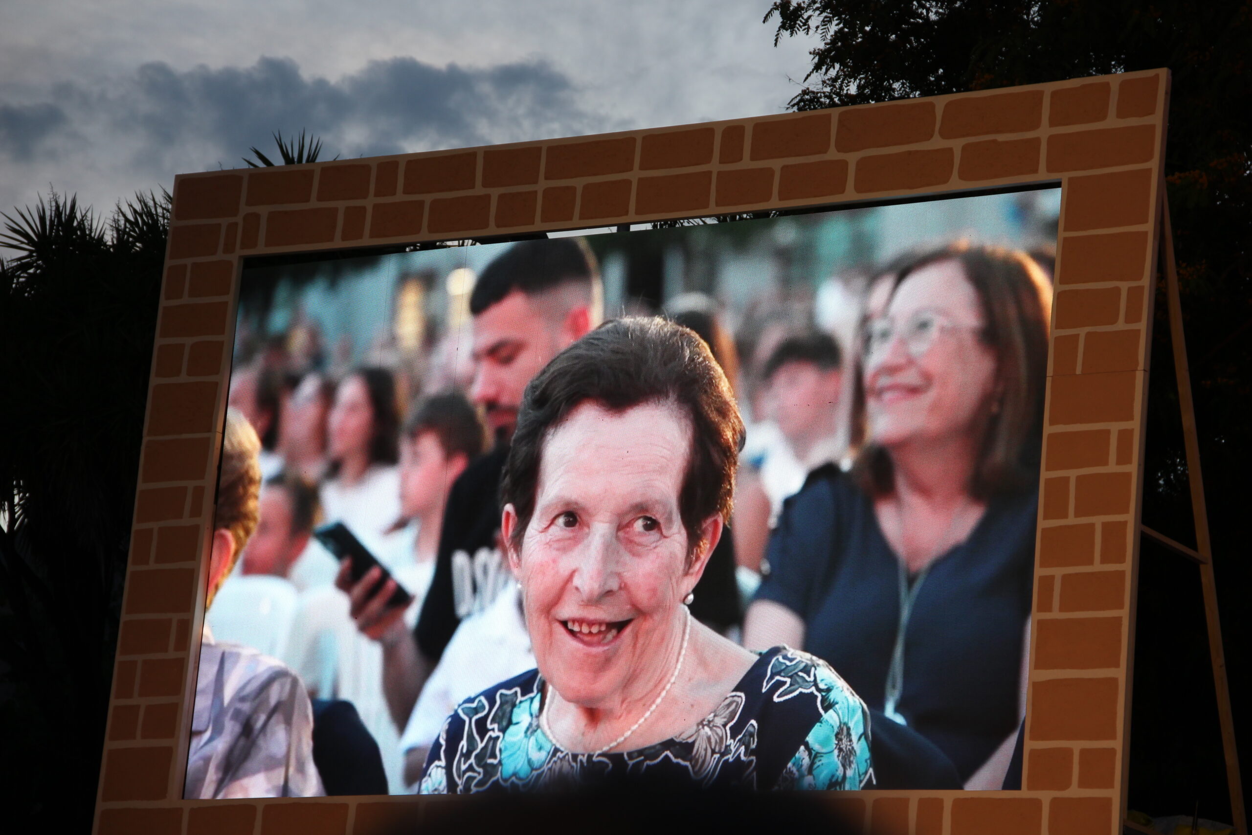 Acto homenaje a reinas y presidentes por el 75 aniversario de Fogueres Xàbia (7)