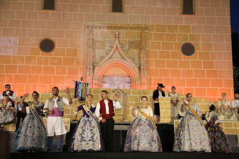 Acto homenaje a reinas y presidentes por el 75 aniversario de Fogueres Xàbia (78)