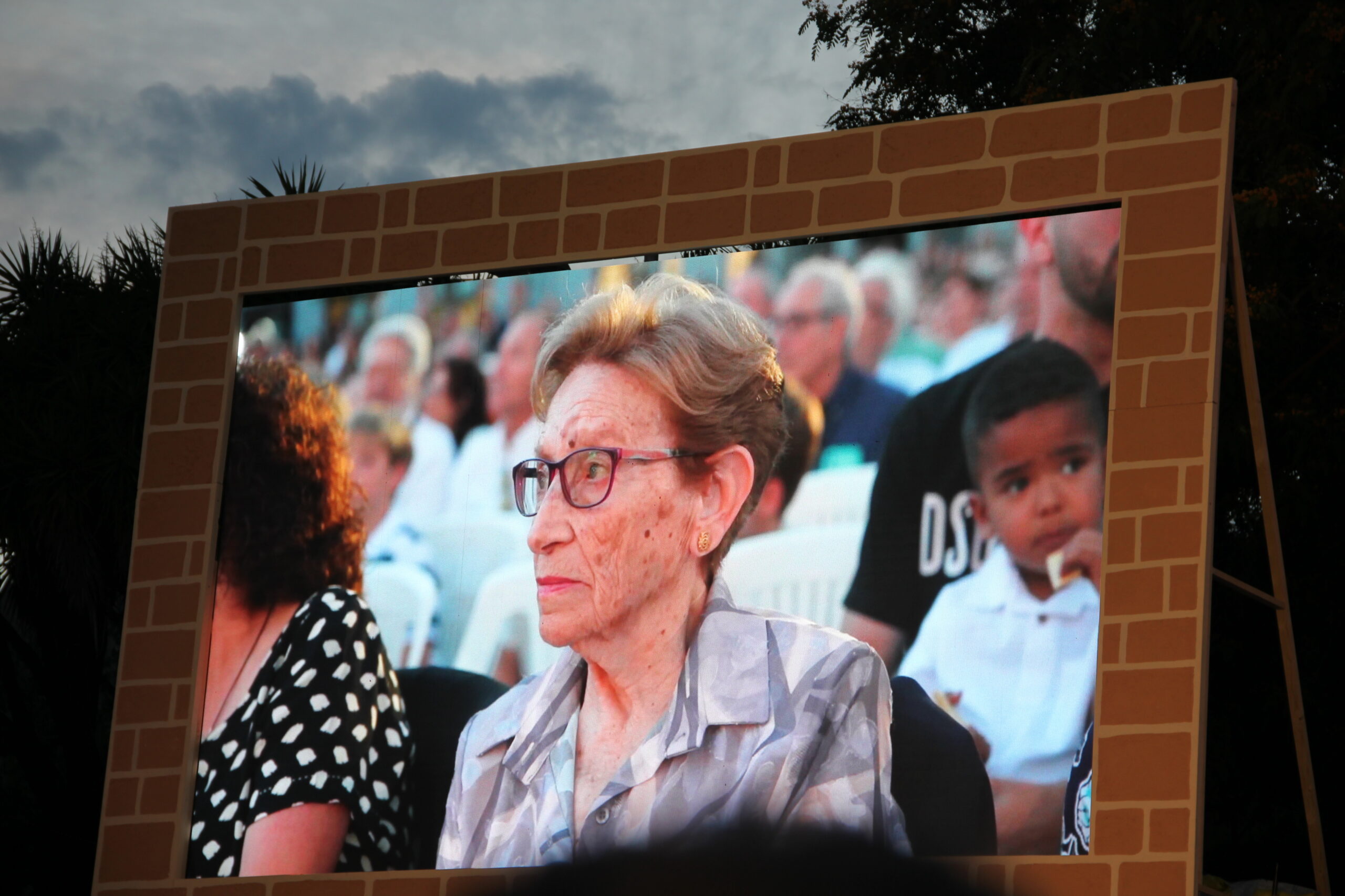 Acto homenaje a reinas y presidentes por el 75 aniversario de Fogueres Xàbia (8)