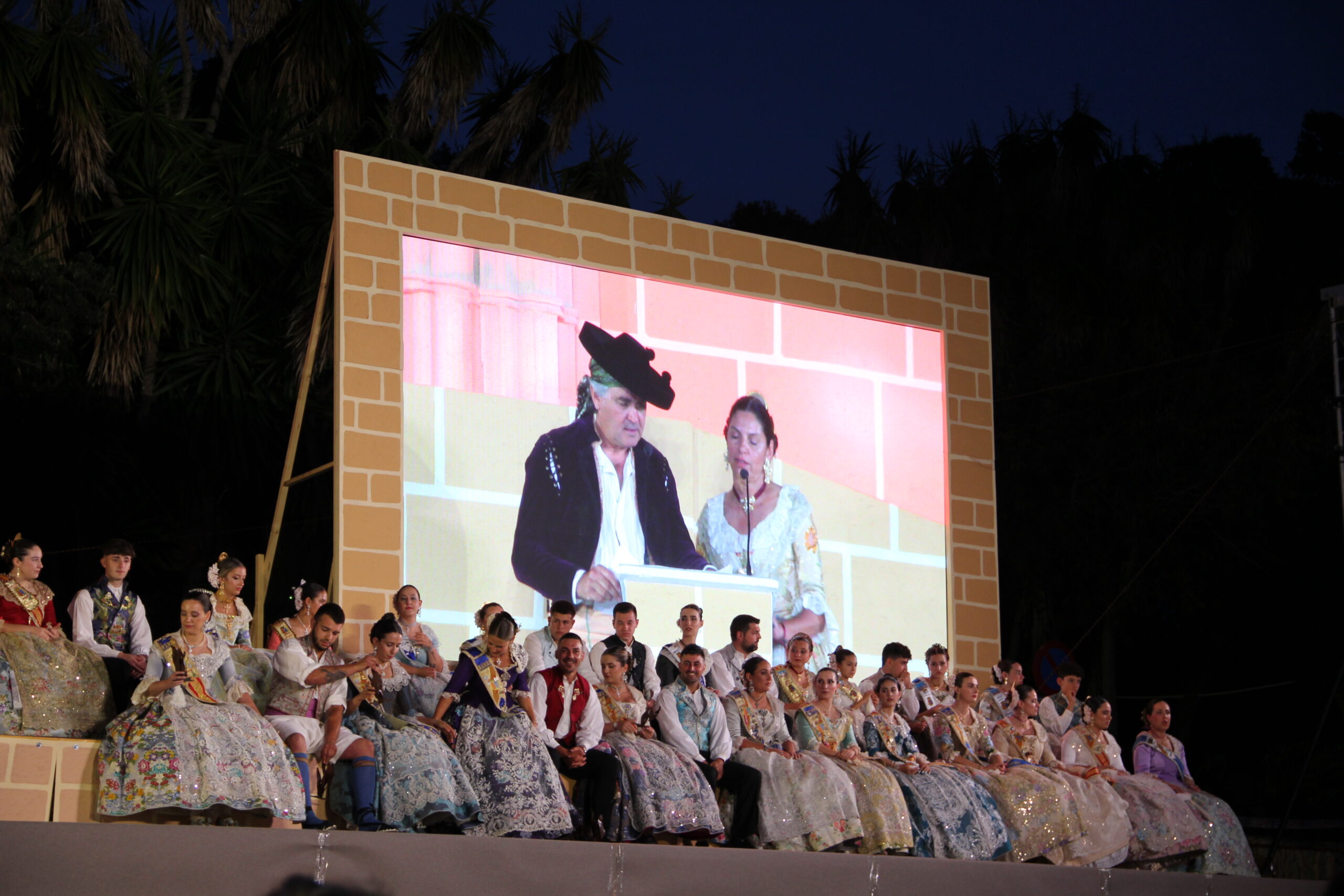 Acto homenaje a reinas y presidentes por el 75 aniversario de Fogueres Xàbia (81)