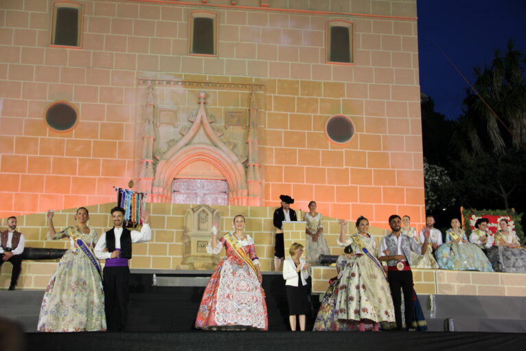 Acto homenaje a reinas y presidentes por el 75 aniversario de Fogueres Xàbia (82)