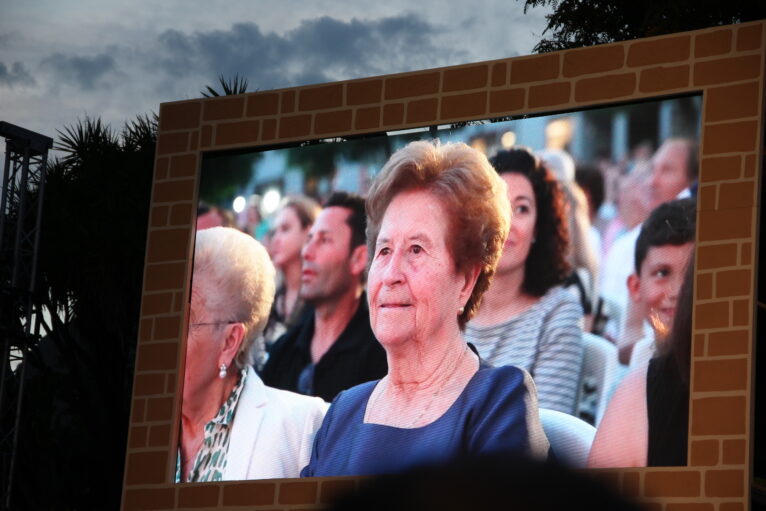 Acto homenaje a reinas y presidentes por el 75 aniversario de Fogueres Xàbia (9)