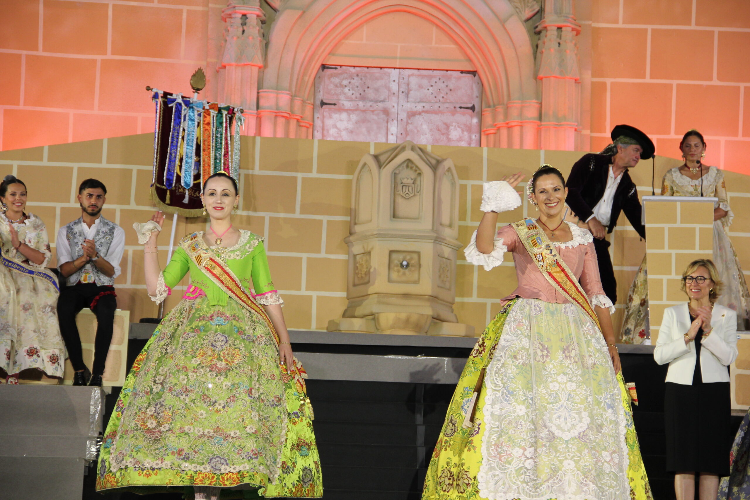 Acto homenaje a reinas y presidentes por el 75 aniversario de Fogueres Xàbia (96)