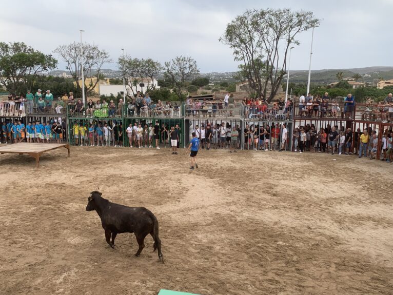 Ambiente en la sesión taurina de Fogueres Xàbia 2024 (13)