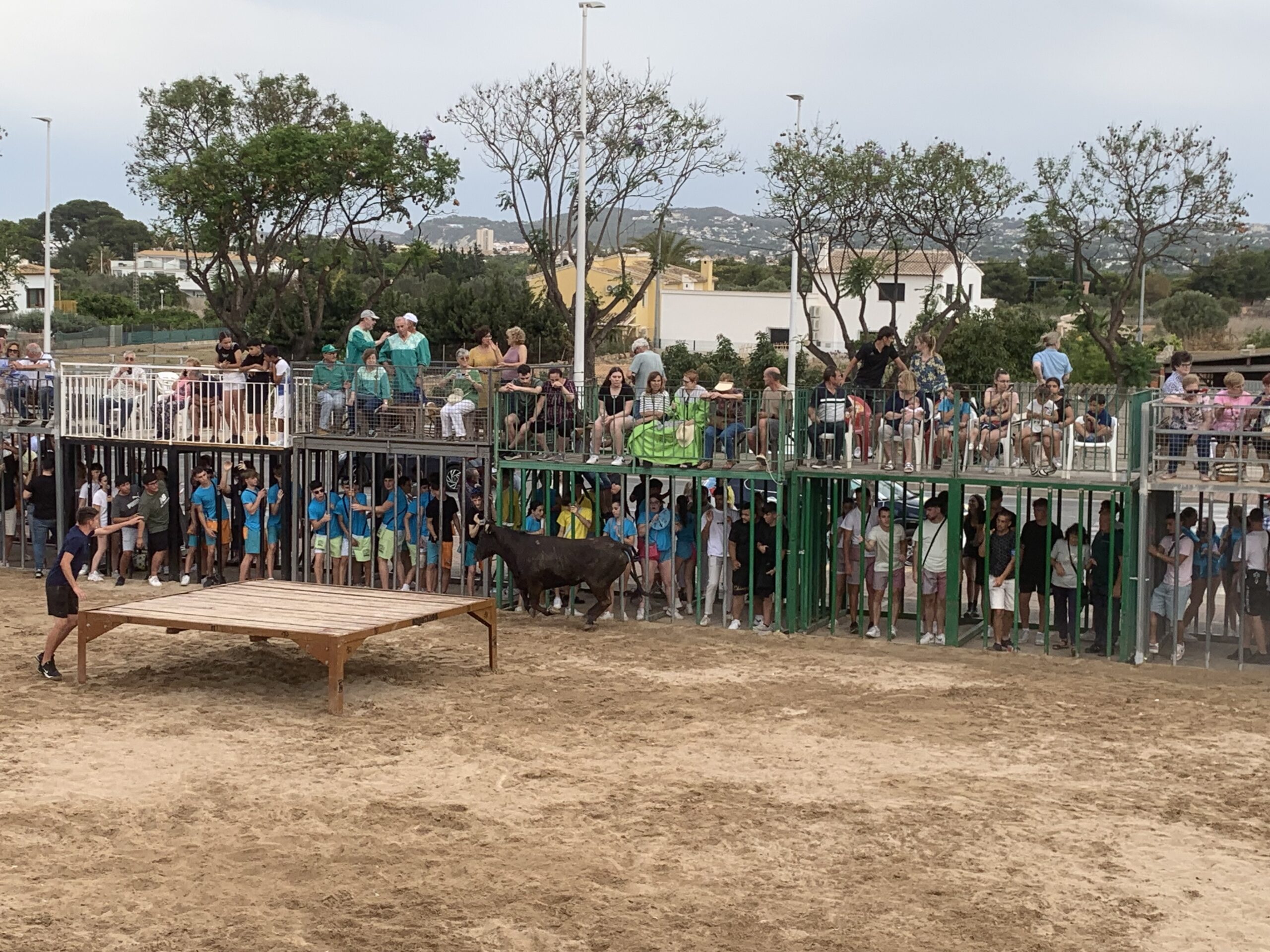 Ambiente en la sesión taurina de Fogueres Xàbia 2024 (25)