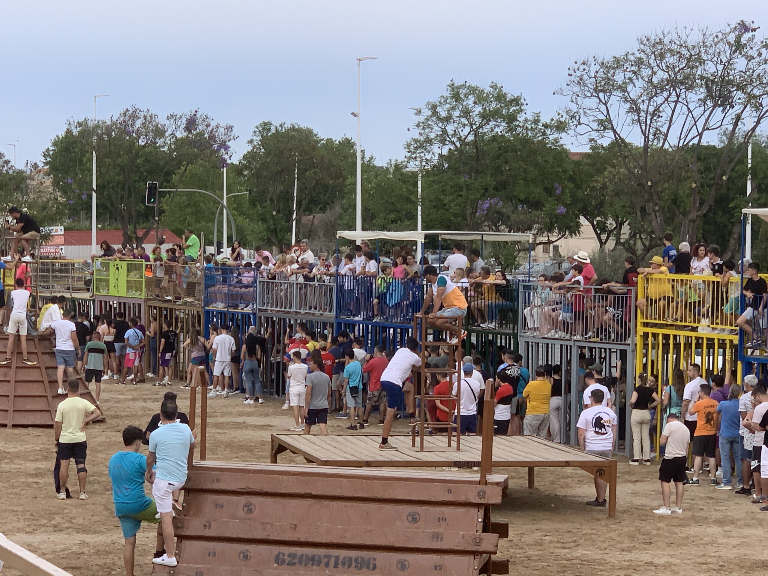 Ambiente en la sesión taurina de Fogueres Xàbia 2024 (8)