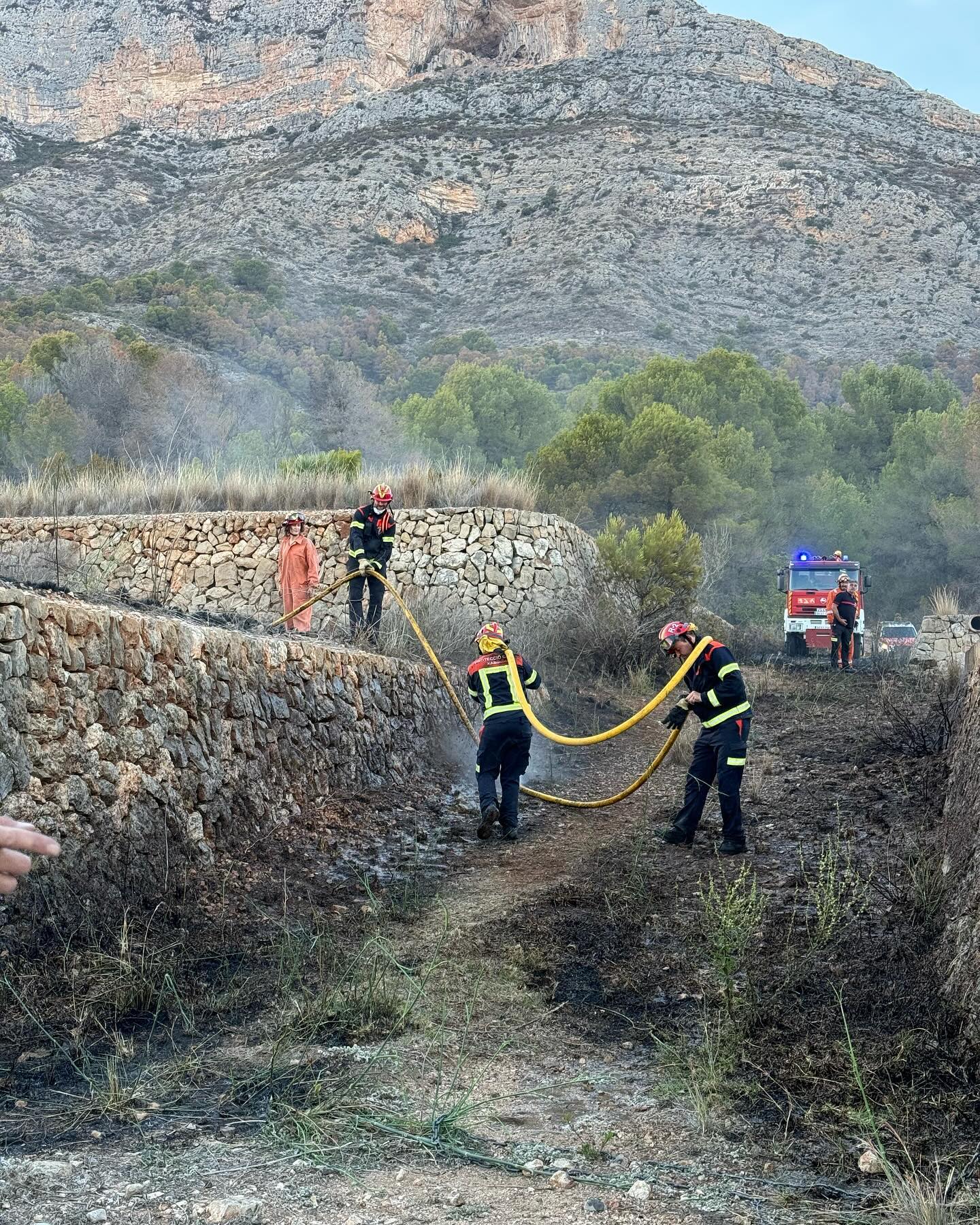 Bomberos realiza las labores de extinción