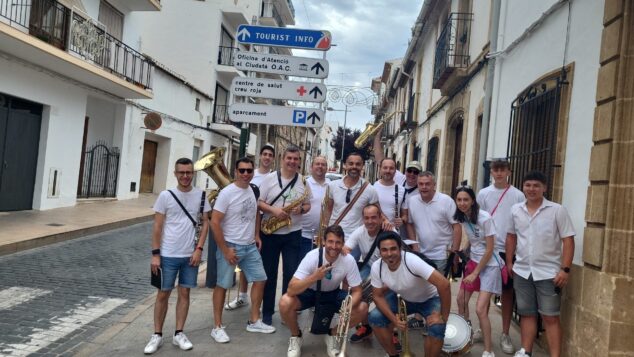 Imagen: Charanga en el Dia de Quintaes 2024 Fogueres Xàbia