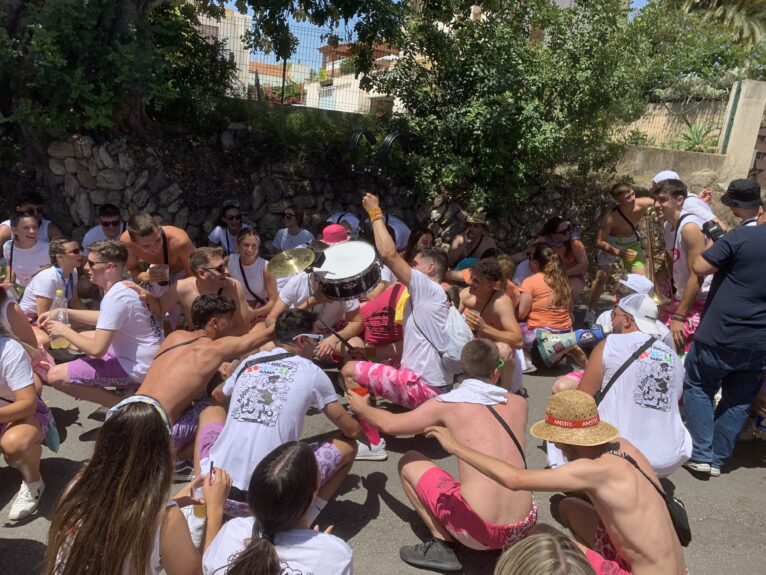 Una de las quintadas en el Dia de Quintaes 2024 Fogueres Xàbia